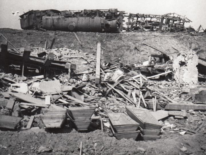 Plzeňské nádraží po náletu 20. prosince 1944